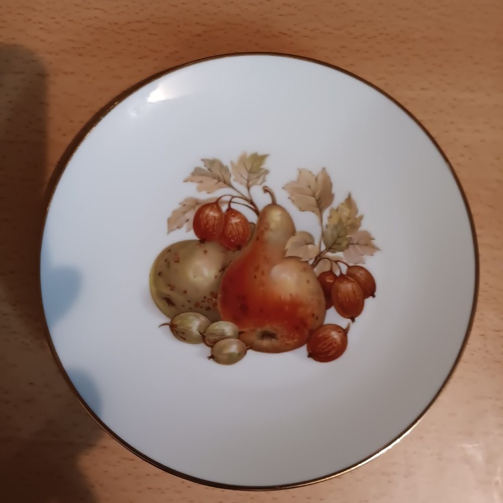 Vintage 8" Bareuther Waldsassen Pear Plate